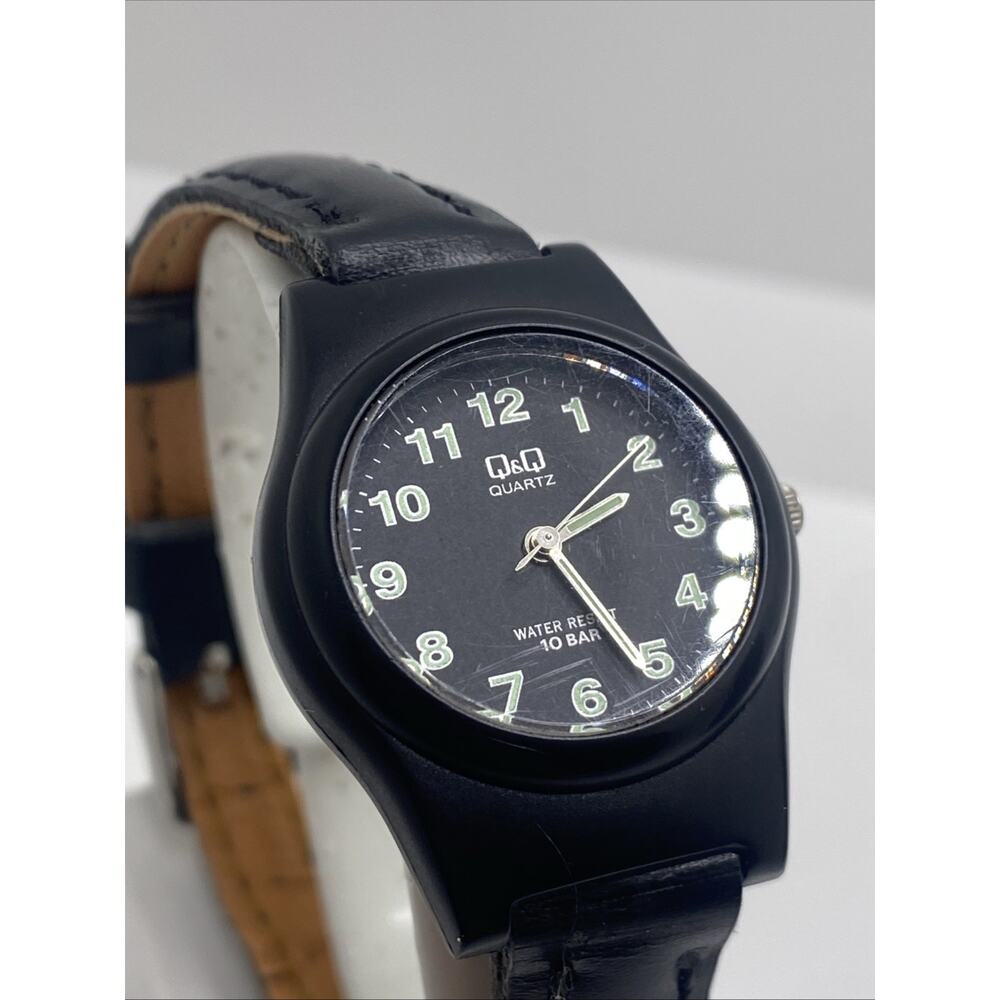 Q&Q Womens Vintage Black Leather Worn Band New Battery Works